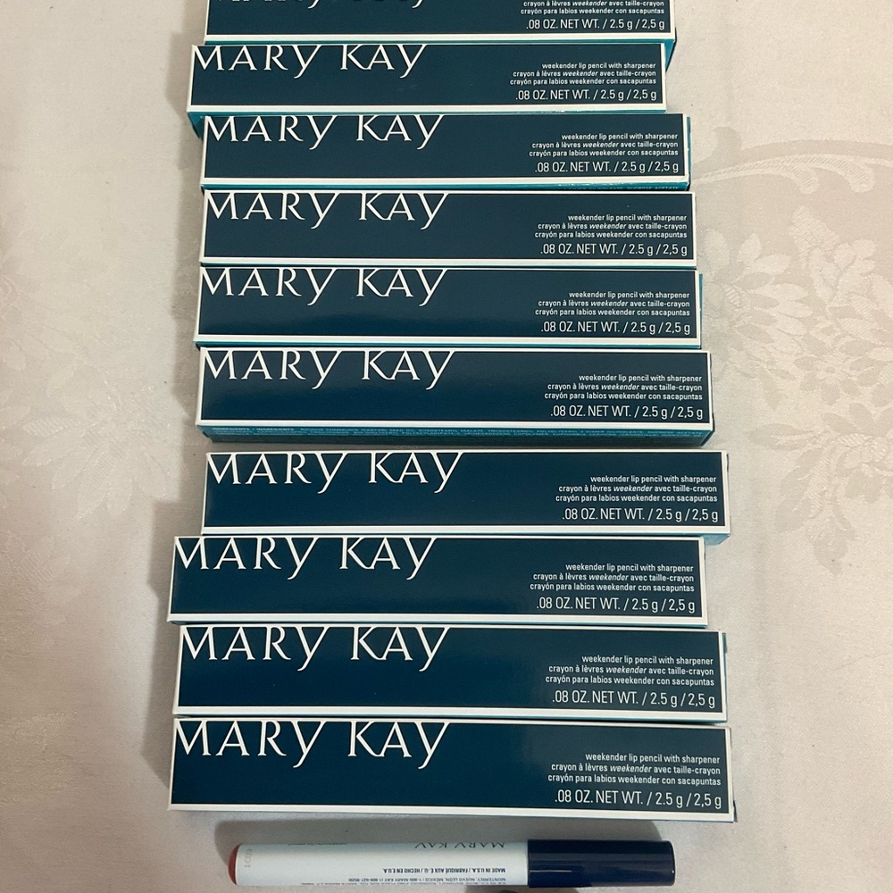 10- Mary Kay weekender lip pencil-PINK SAND W Sharpener